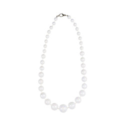 Náhrdelník z bielych korálikov